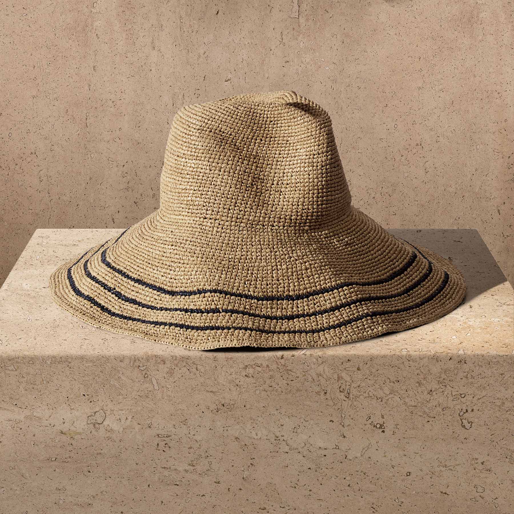 Janessa Leone Waverly - Navy / Sand