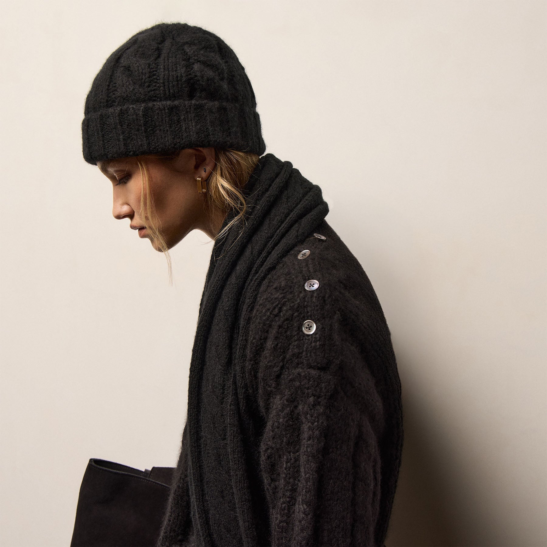 Lightweight Textured Cashmere Cable Knit Beanie - True Black