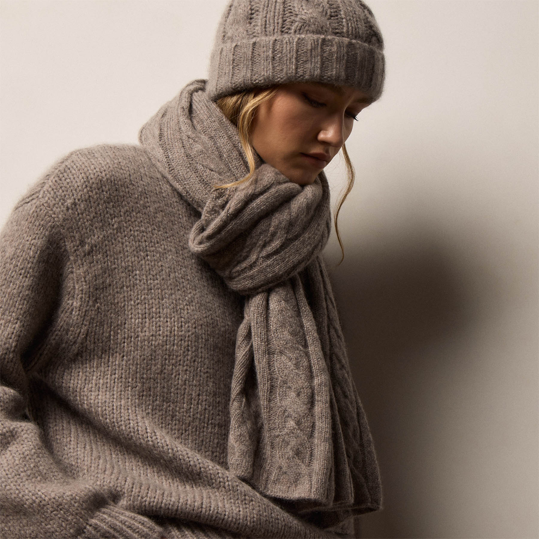 Lightweight Cashmere Cableknit Scarf - Beige Melange