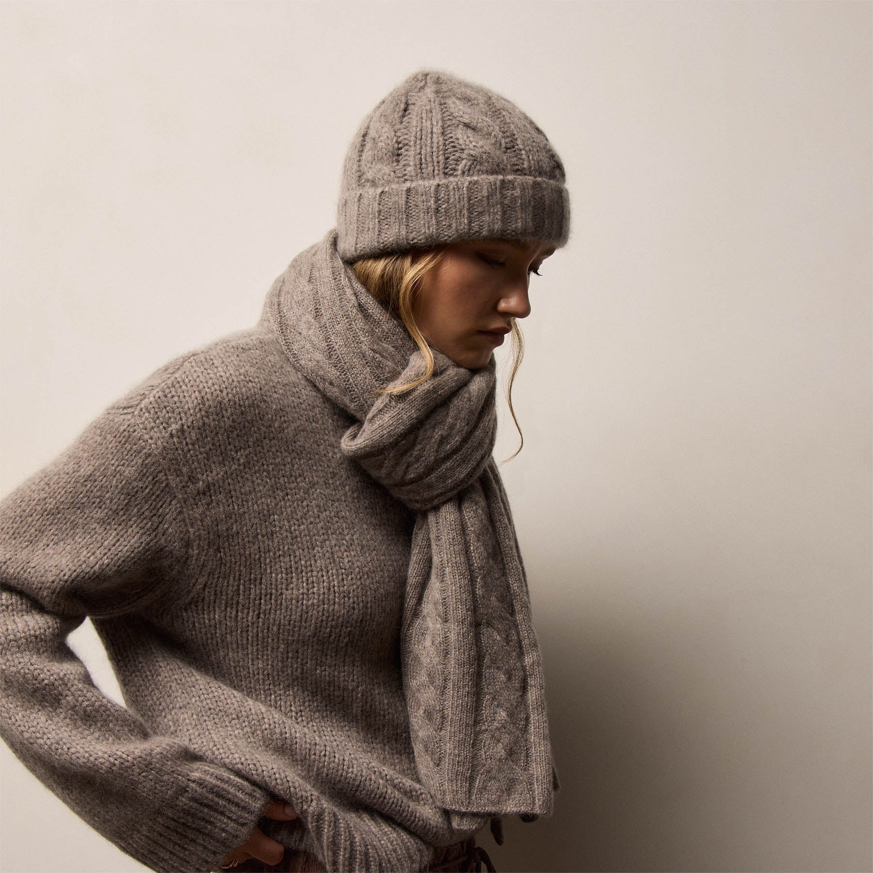 Lightweight Cashmere Cableknit Scarf - Beige Melange