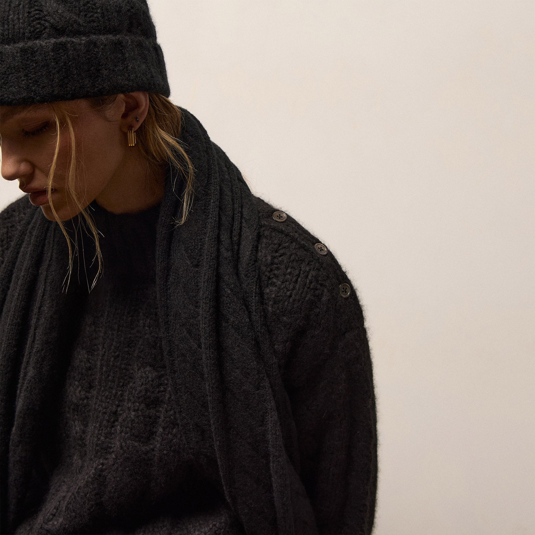 Lightweight Cashmere Cableknit Scarf - True Black