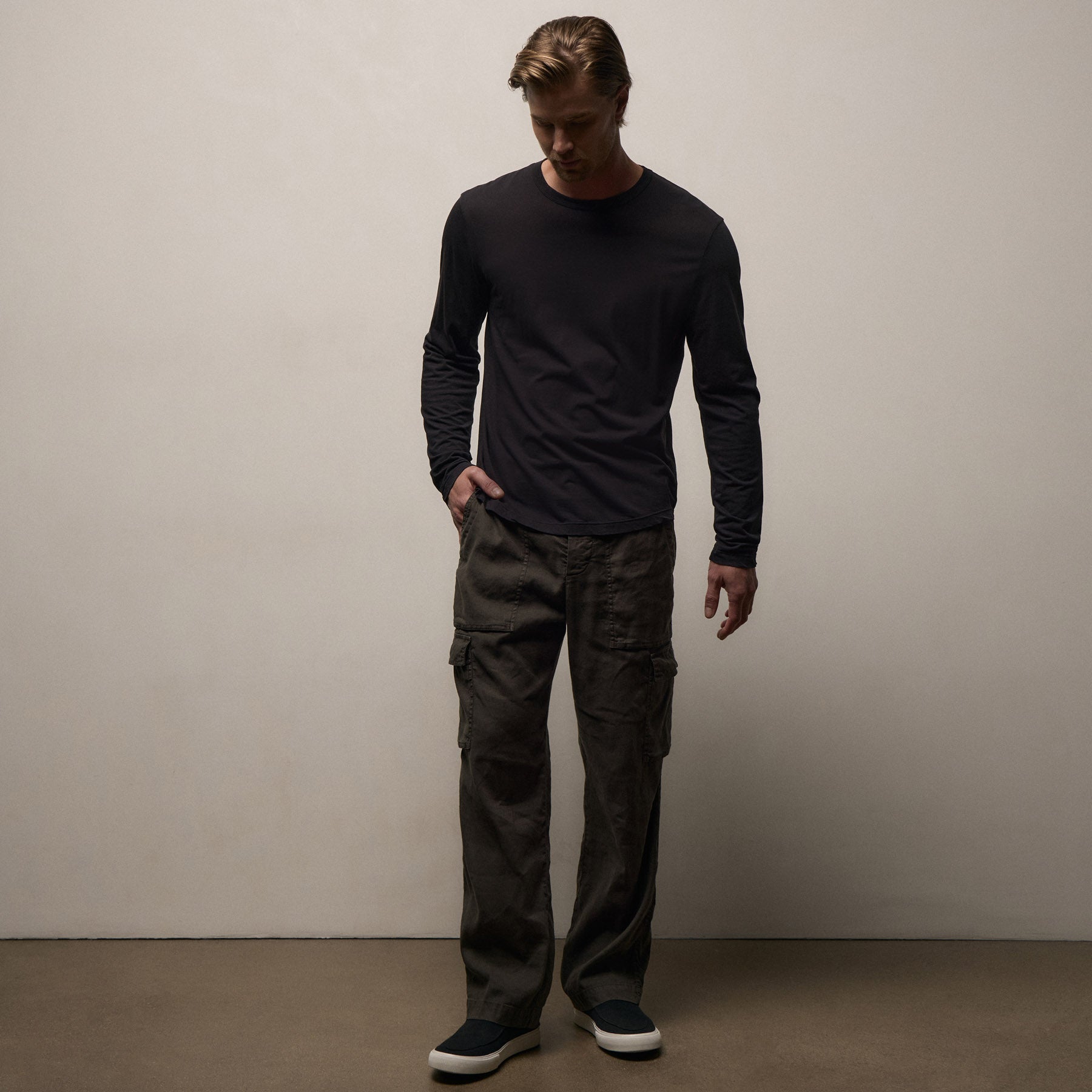 Shirttail Hem Crew - Black
