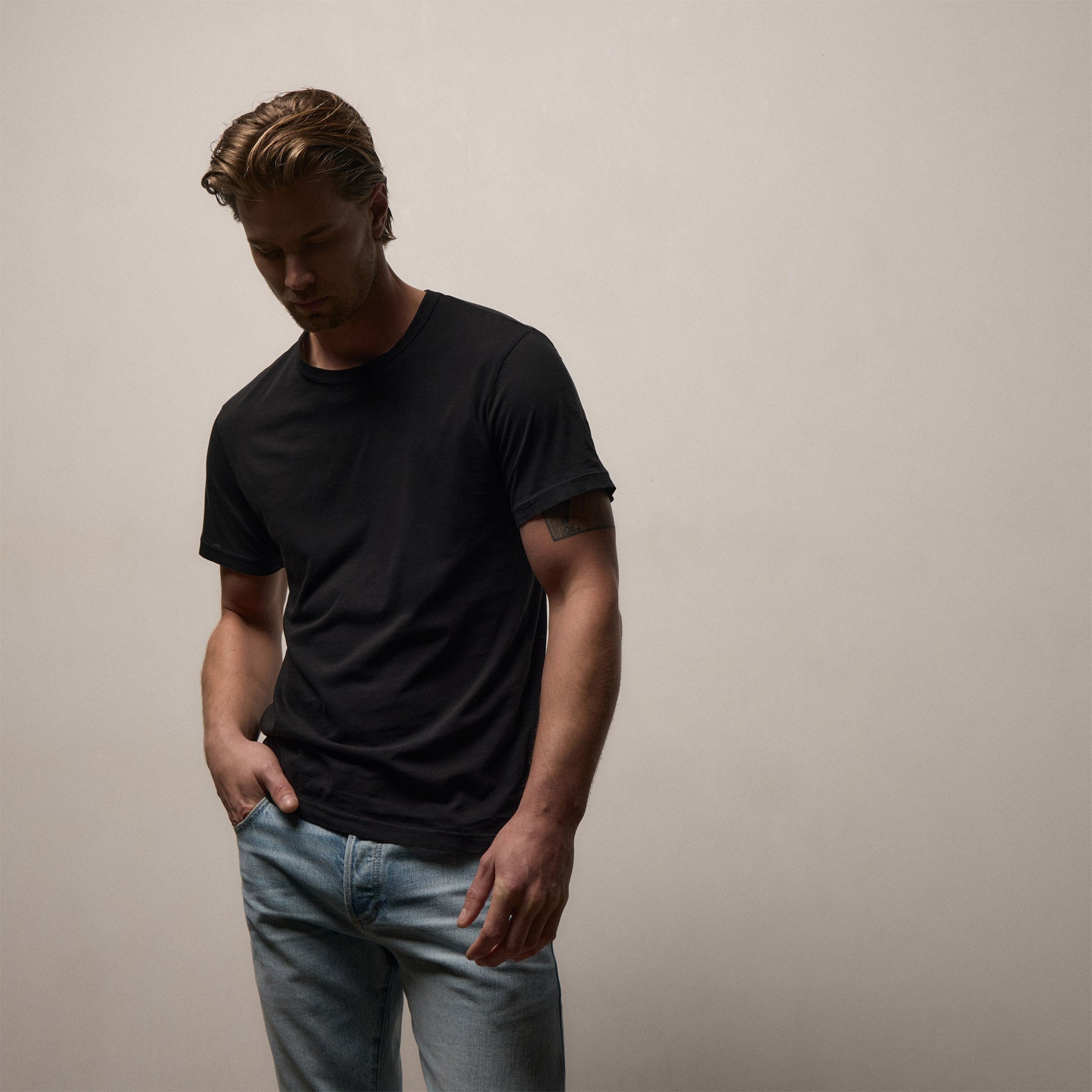 Short Sleeve Crew Neck - Black