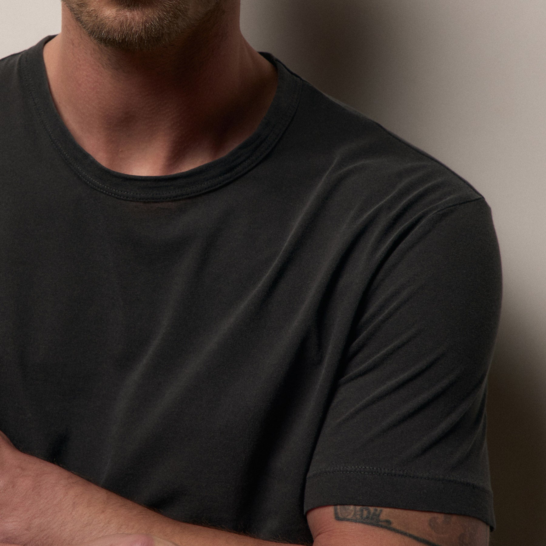 Short Sleeve Crew Neck - Carbon Pigment