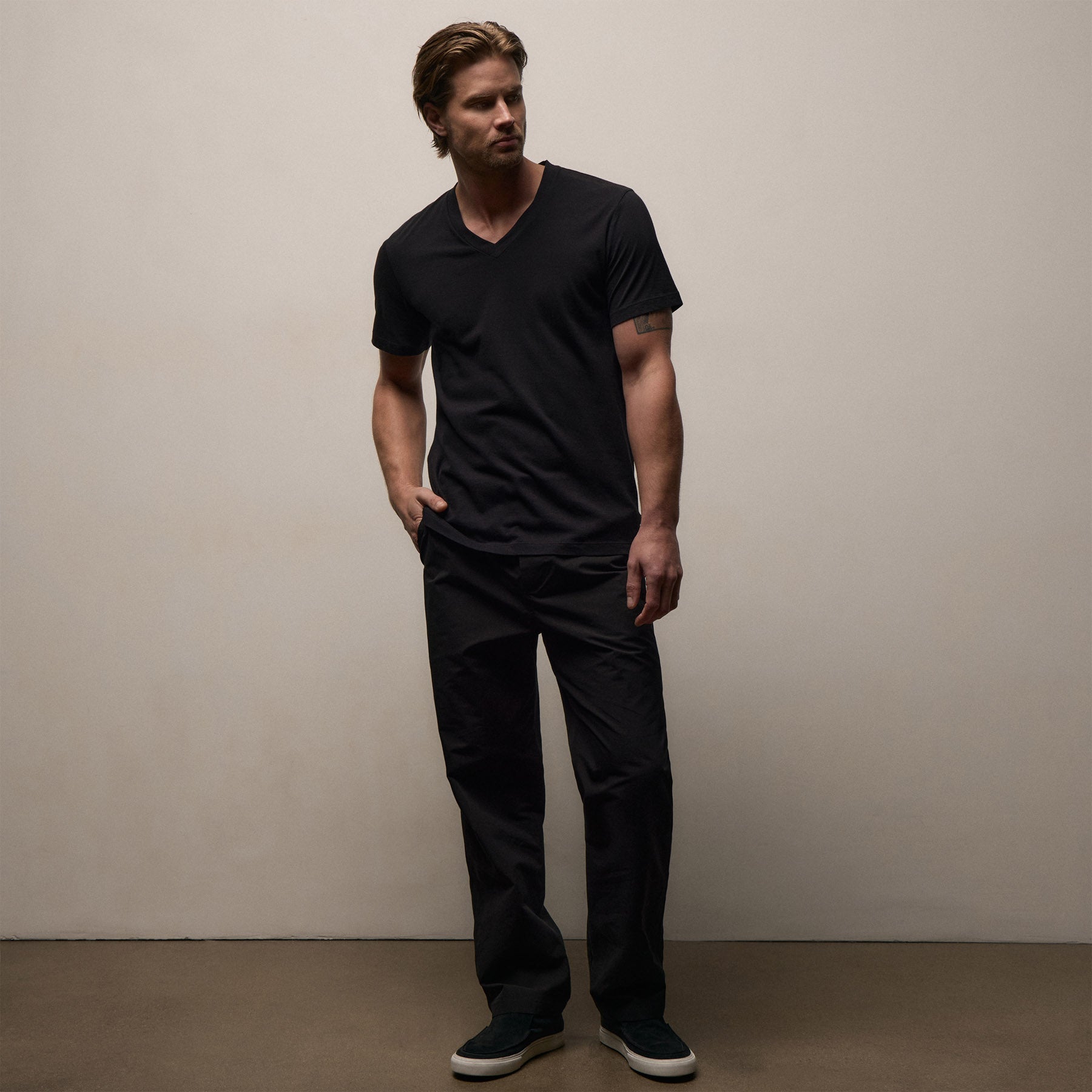 Short Sleeve V Neck - Black