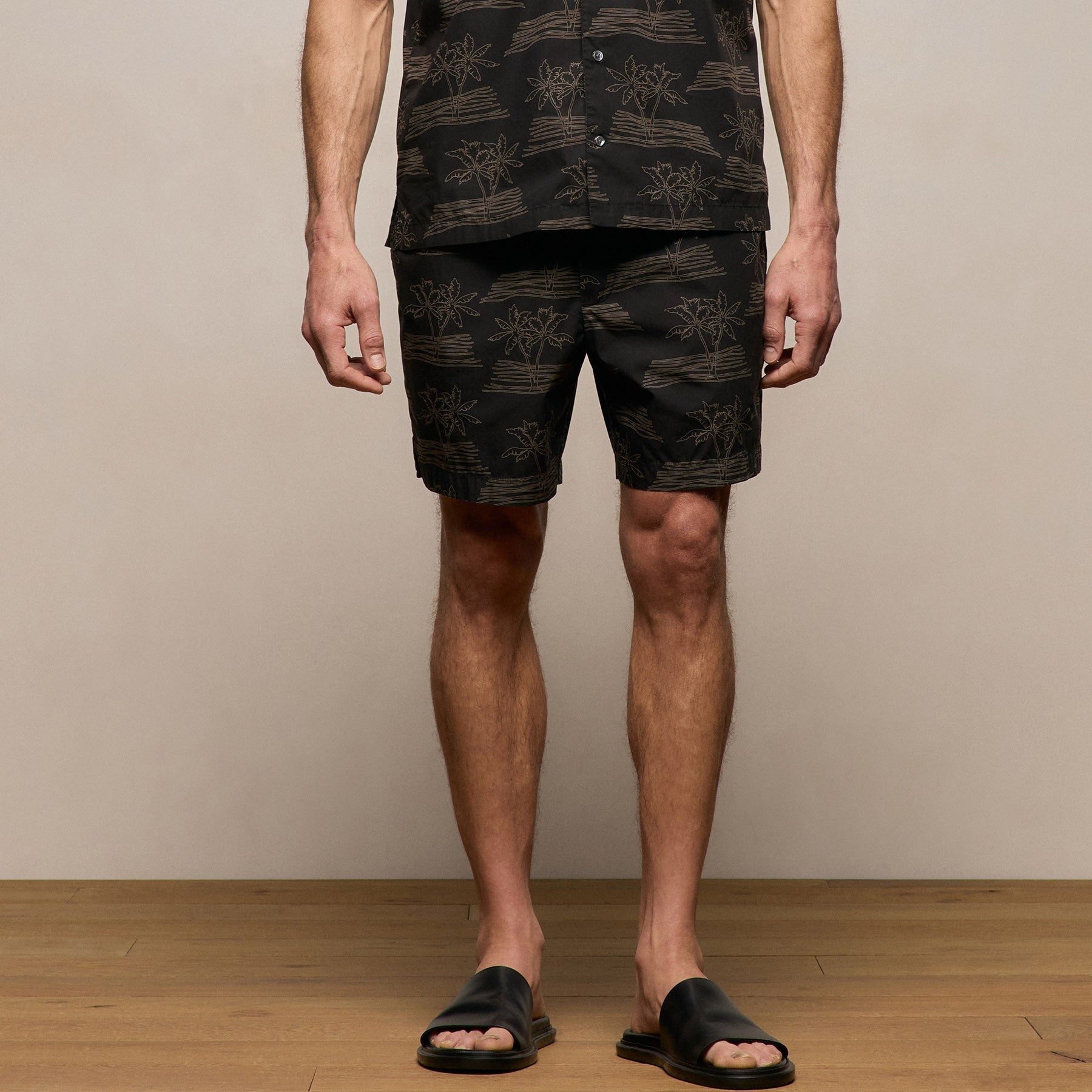 Palm Printed Short - Black/Light Olive Pigment