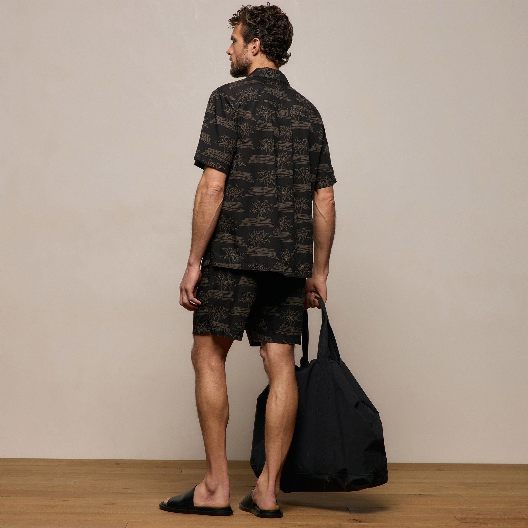 Palm Printed Short - Black/Light Olive Pigment