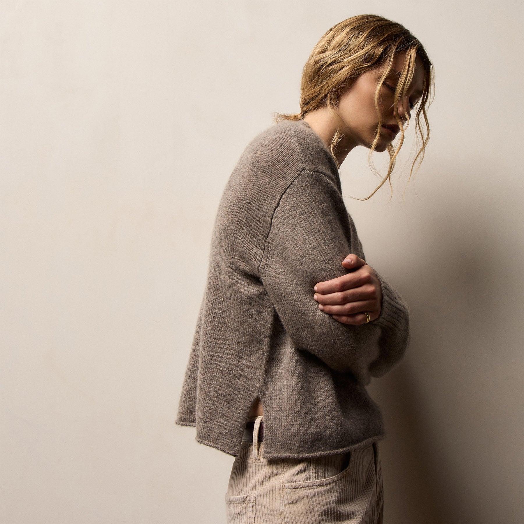 Lightweight Textured Cashmere V Neck - Beige Melange
