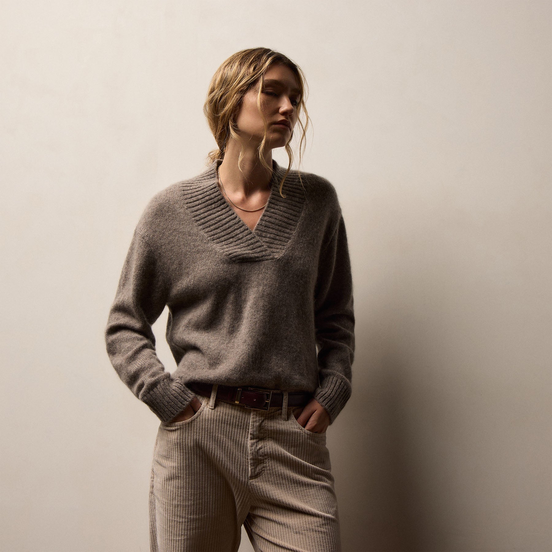 Lightweight Textured Cashmere V Neck - Beige Melange