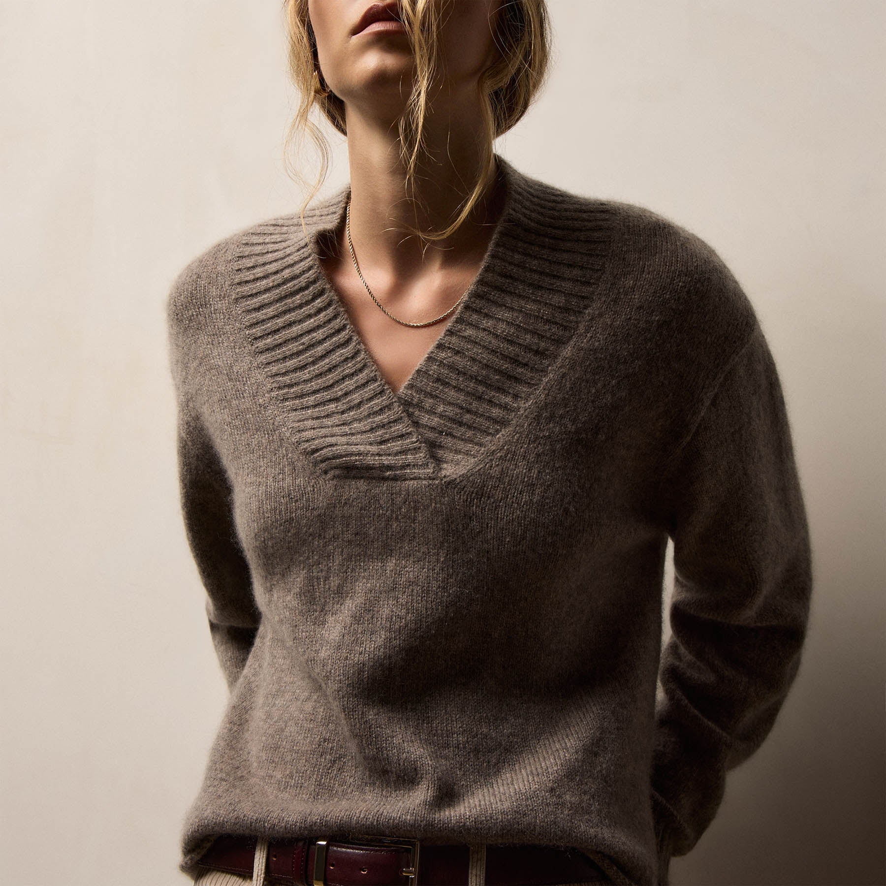 Lightweight Textured Cashmere V Neck - Beige Melange